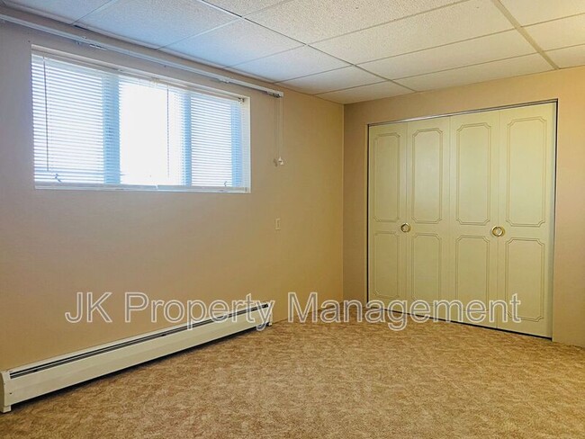 Building Photo - 1401-142B 2b St S