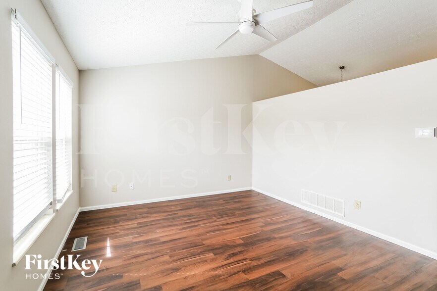Building Photo - 1732 Westmeadow Dr
