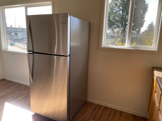 Building Photo - 1613 NE 81st Ave