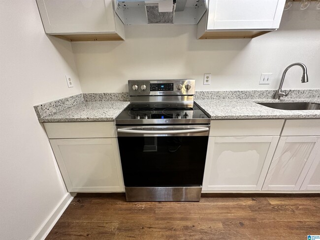 Building Photo - 415 Skyview Dr