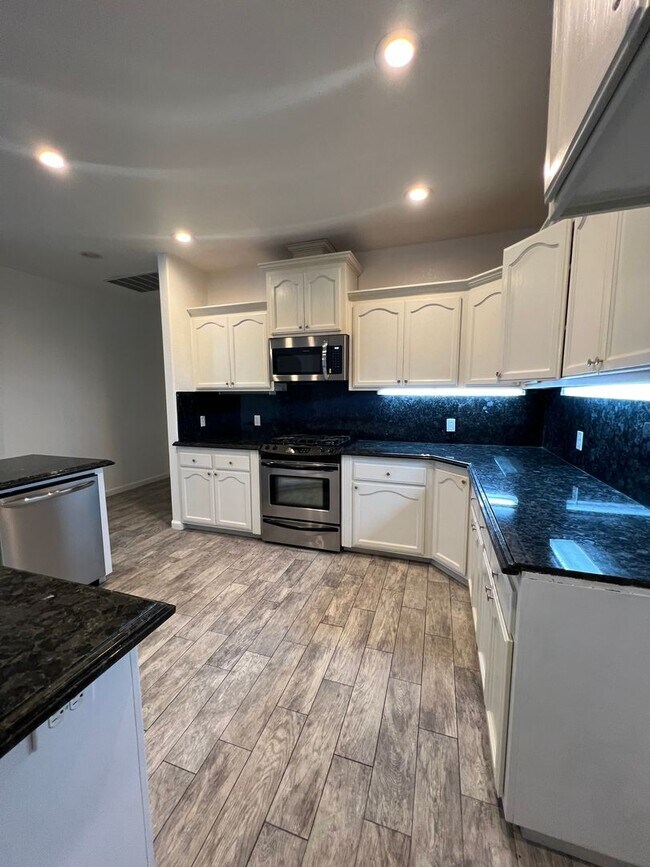 Building Photo - 2724 Tecopa Ave
