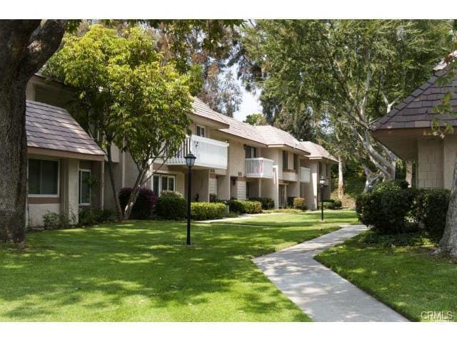 Building Photo - Live by the Lakeside -  Upgraded Spacious TOWNHOME in Lakeside Park