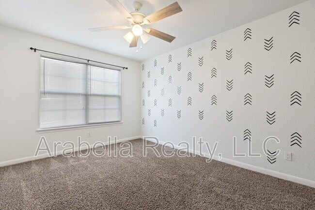 Building Photo - 208 Dove Run