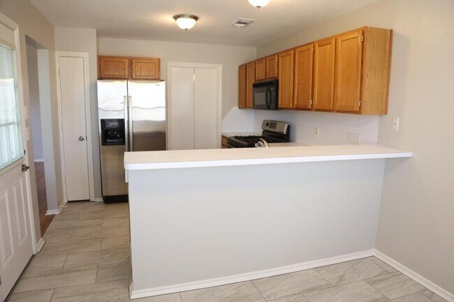Building Photo - 3419 Lakeland Gardens Dr