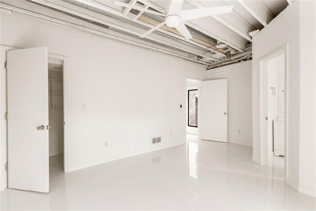 Building Photo - 5 Krog St NE