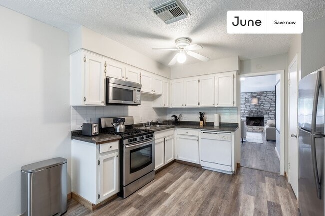 Building Photo - 5402 Brompton Cir