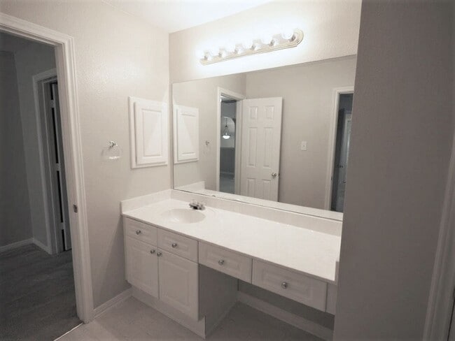 Building Photo - Desirable 4 bedroom home in BEAUTIFUL Steiner Ranch!