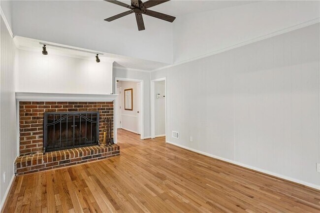 Building Photo - 3436 Brookview Dr