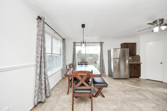 Building Photo - 20403 Blue Juniper Dr