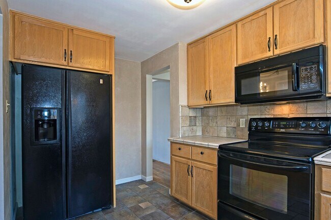 Building Photo - Spacious 4-Bedroom Home in the Heart of Midtown