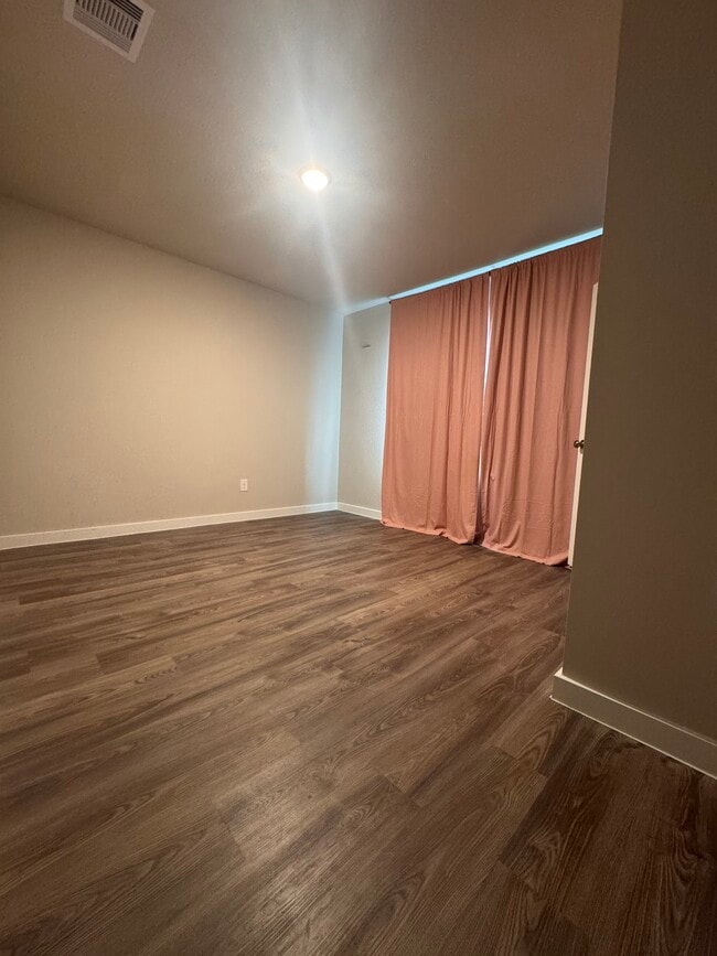 Building Photo - 5017 Evergreen Dr