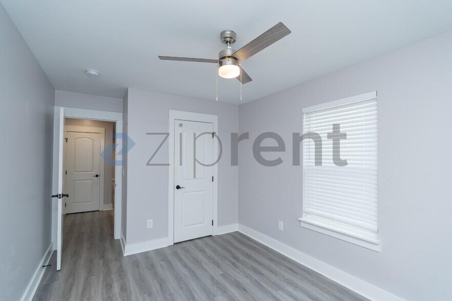 Building Photo - Unit 105