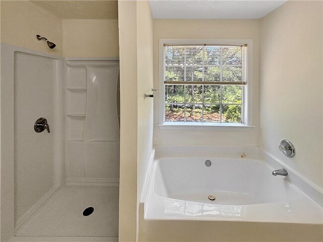 Building Photo - 3397 Hill Pond Dr NE