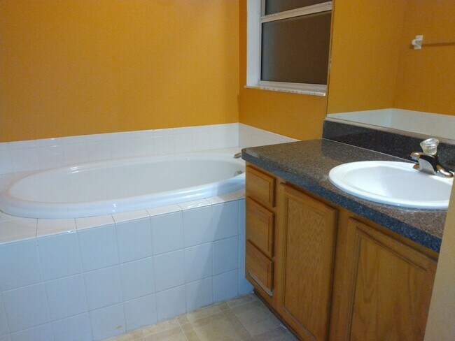 Building Photo - 14059 Sullivan St