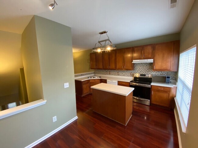 Building Photo - Lovely townhouse in fantastic Durham locat...