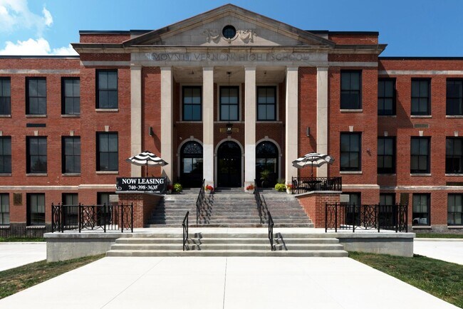 Building Photo - 301 N Mulberry St