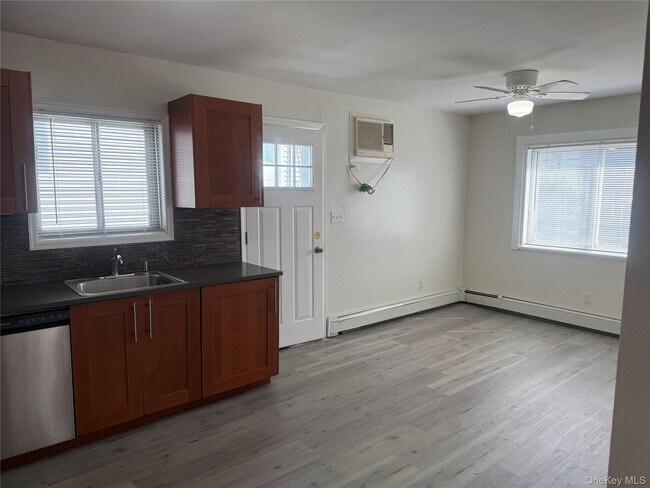 Building Photo - 55 Hickory Rd