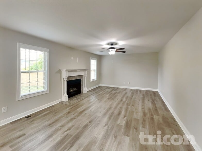 Building Photo - 727 Cavalier Dr