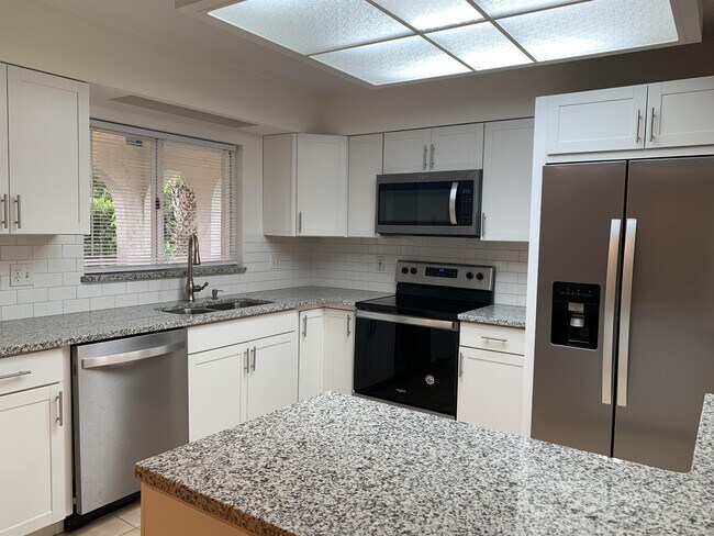 Building Photo - 25 Plainview Dr