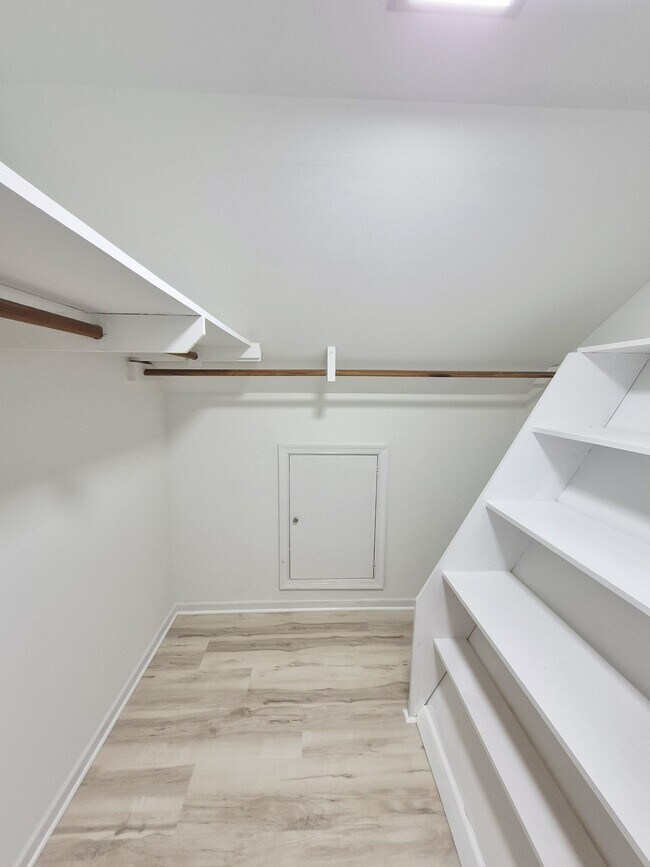 Building Photo - 2402 Fon Du Lac Rd