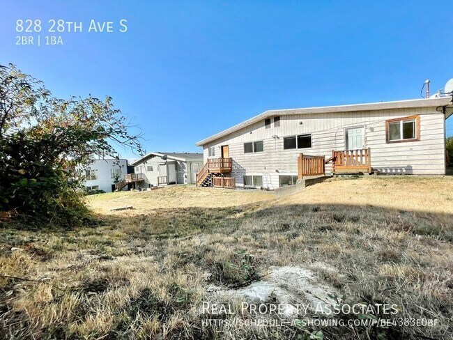 Building Photo - 828 28th Ave S
