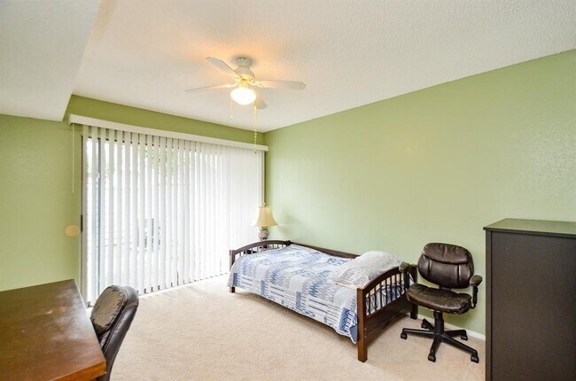 Building Photo - 6211 Ludington Dr