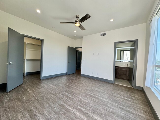 Building Photo - 6437-39 West 86th NEW 4 BED 4 BATH + ROOF ...