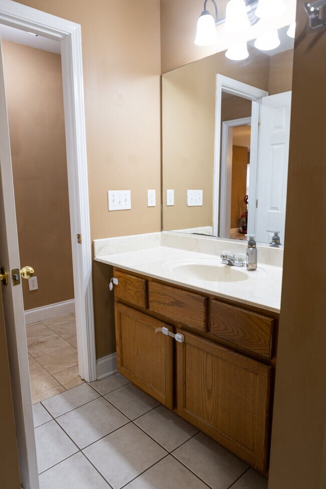 Hall bath - 3800 Duncan Rd