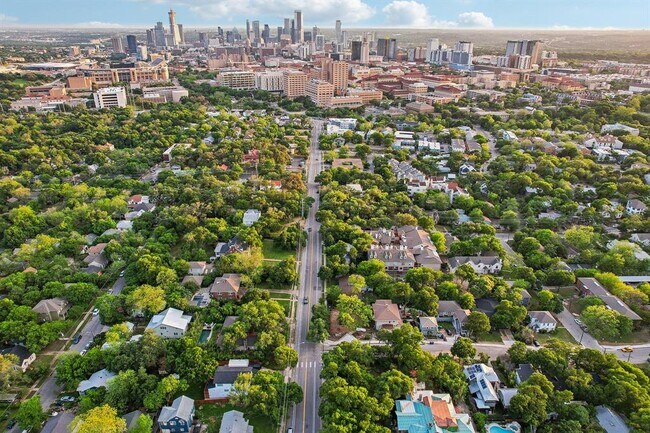 Building Photo - 3301 Duval St
