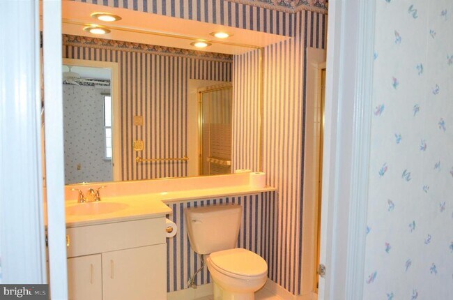 Building Photo - 818 Roundtree Pl
