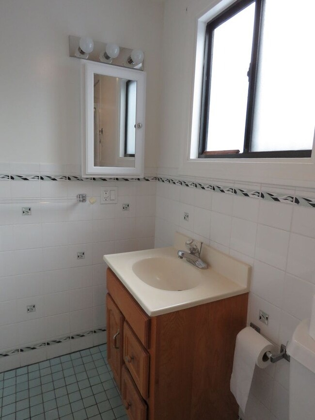 Building Photo - 162HHH