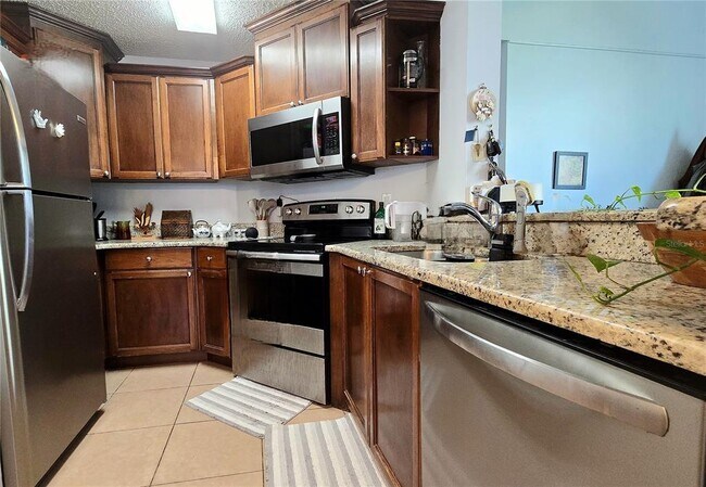 Building Photo - 2604 Grassy Point Dr