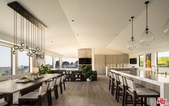 Building Photo - 2532 Canyon Oak Dr