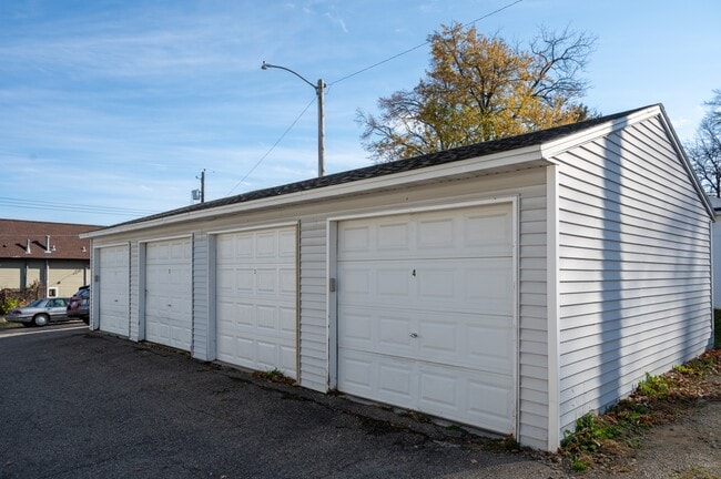 Building Photo - 204 18th St SW