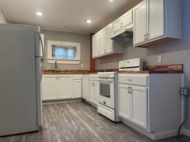 Building Photo - 1389 Broadway