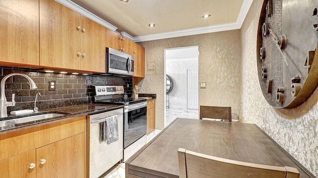 Building Photo - 3000 S Ocean Dr