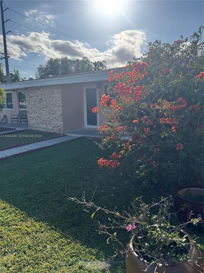 Building Photo - 344 SW 80th Ave