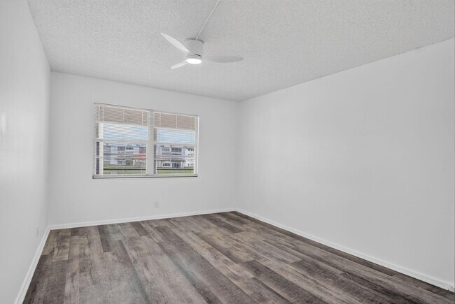 Building Photo - 3045 Cornwall C