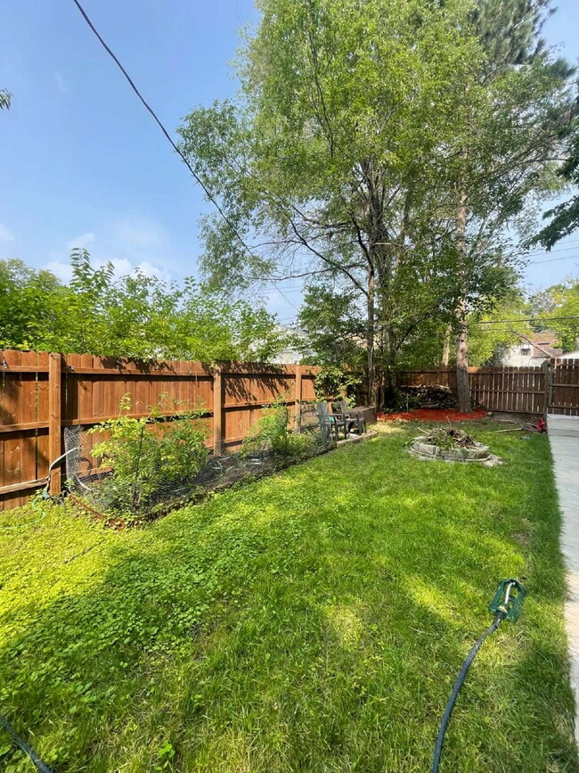 Building Photo - 3 Bedroom + Den in Minneapolis