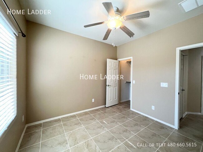 Building Photo - 2523 N Pecos Dr