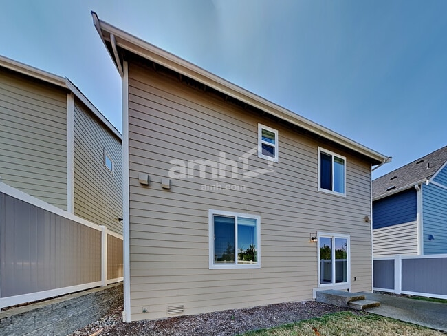 Building Photo - 10611 137th St E