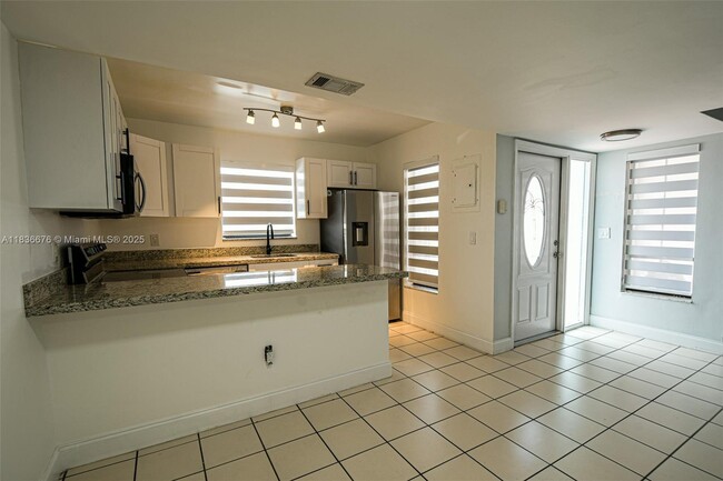 Building Photo - 6211 SW 138th Ct