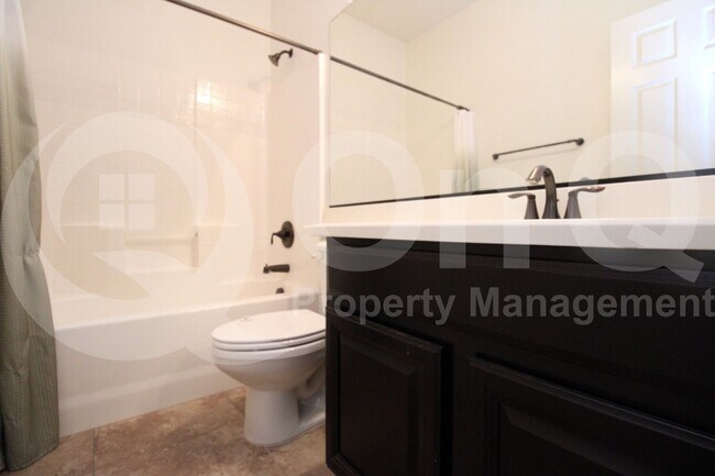 Building Photo - 2749 E Rakestraw Ln