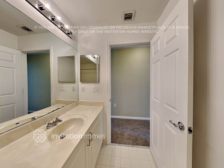 Building Photo - 10441 Yarrow Dr