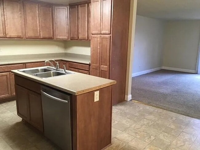 Building Photo - Spacious 5 Bedroom Home in NW Reno