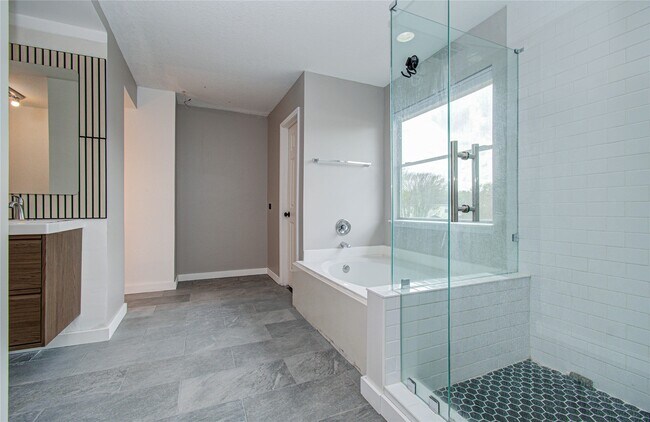 Building Photo - 6522 Everhill Cir