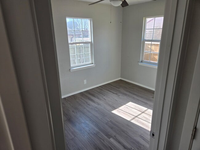 Building Photo - 520 S Cedar Ave