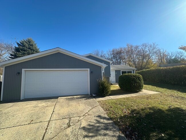 Building Photo - 1301 Lizabeth Ln