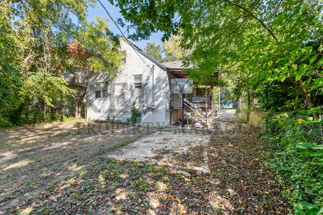 Building Photo - 1007 N Yale Ave