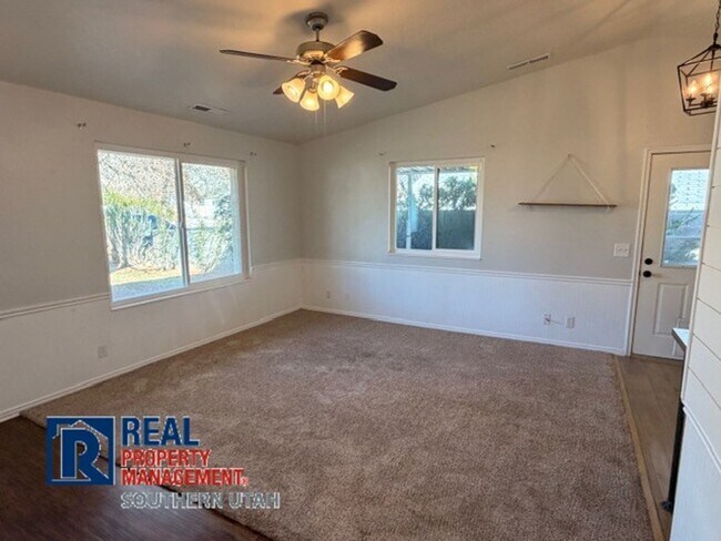 Building Photo - 2 bedroom downtown